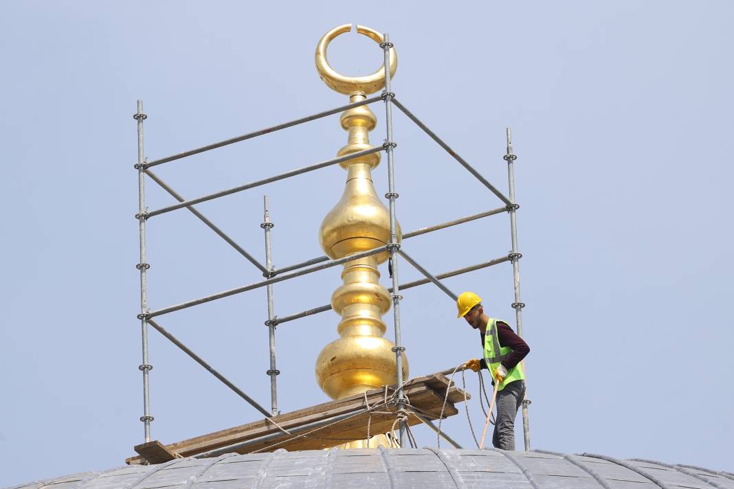 Selimiye Camisi'nin ana kubbe aleminin montajı tamamlandı 4